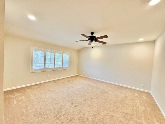 Building Photo - Spacious 3 Bedroom Gilroy Home with AC  & Attached Garage