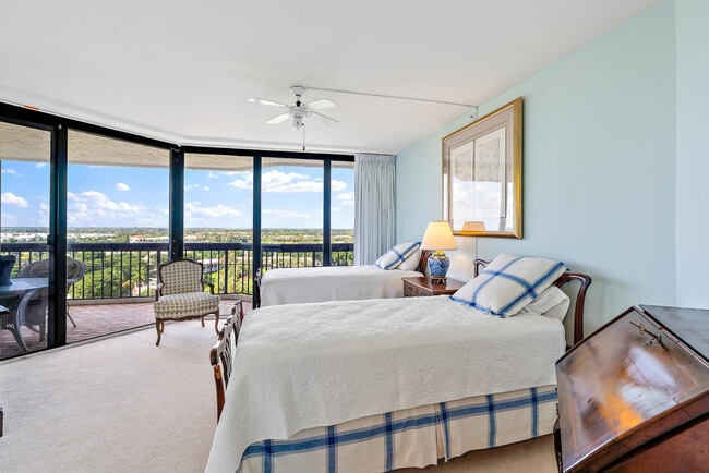 Building Photo - 1900 Consulate Pl