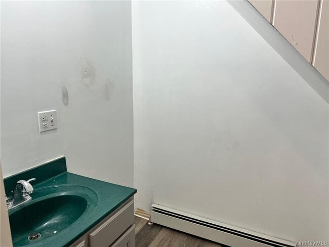 Building Photo - 65 Monhagen Ave