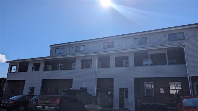 Building Photo - 444 Woodward Rd