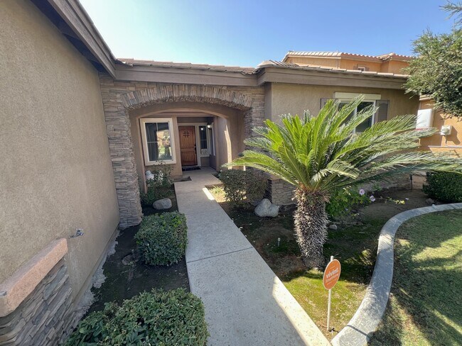 Building Photo - 12115 Fairburn Way