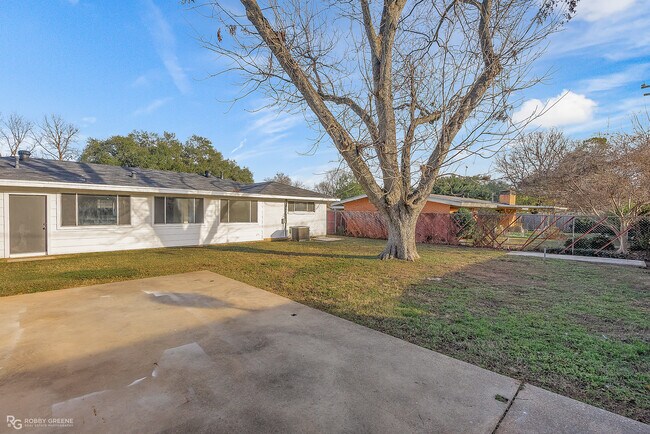 Building Photo - 1522 Captain Shreve Dr