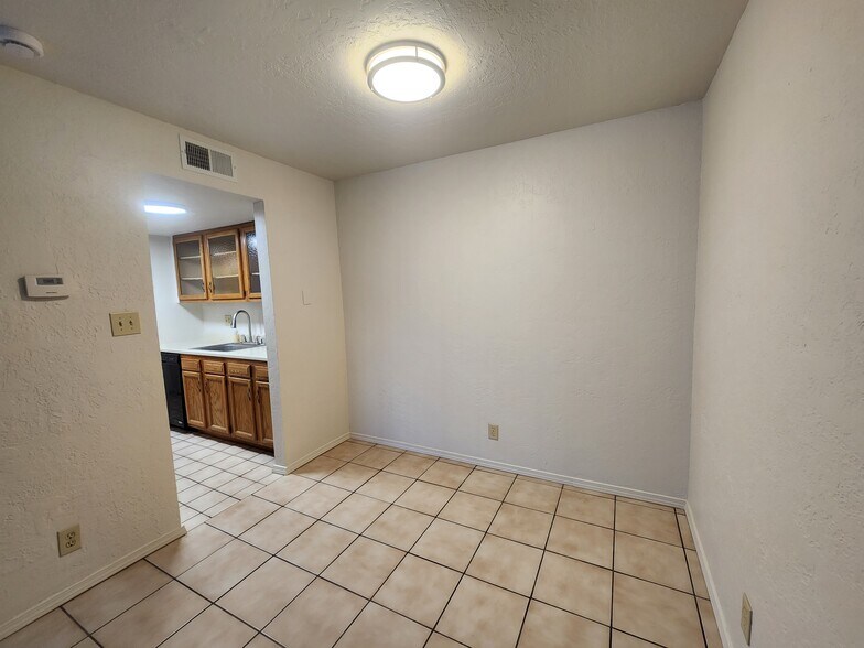 Building Photo - 8420 Chambers Ct NE