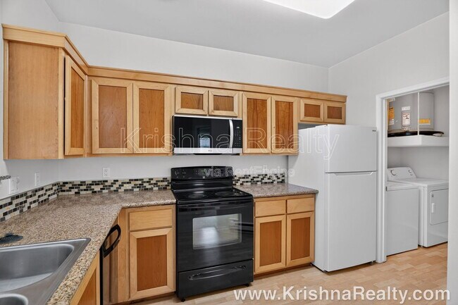 Building Photo - 1175 NE 64th Ln