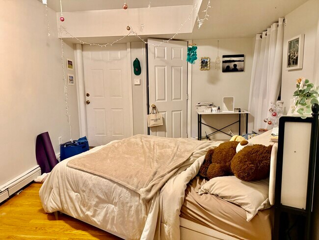 Building Photo - 1122 Commonwealth Ave