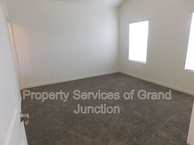 Building Photo - 2360 Canyon Ct