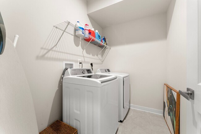 Building Photo - Welcome to your dream townhome - Spacious ...