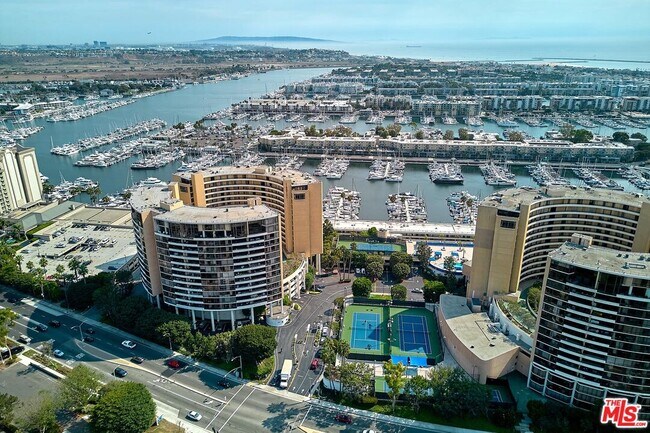 Building Photo - 4337 Marina City Dr
