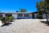 Building Photo - 3 bedroom 2 bathroom with AZ room -HOLD