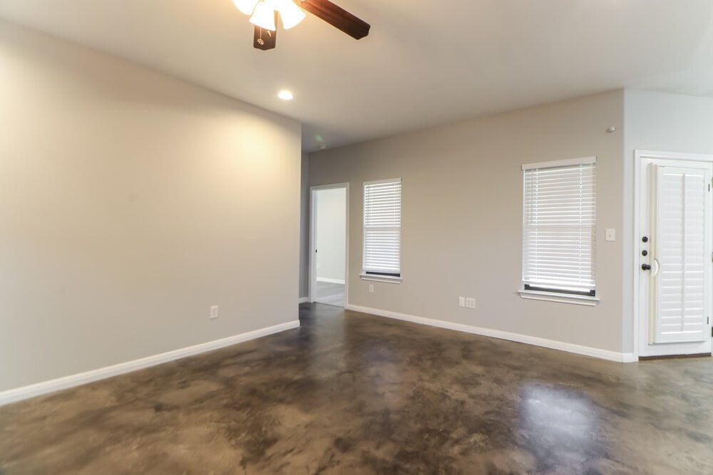 Building Photo - 701 Algerita Dr