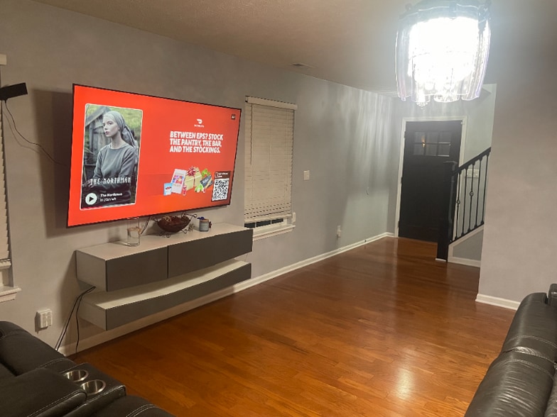 Building Photo - 264 Lyn Gardens Way