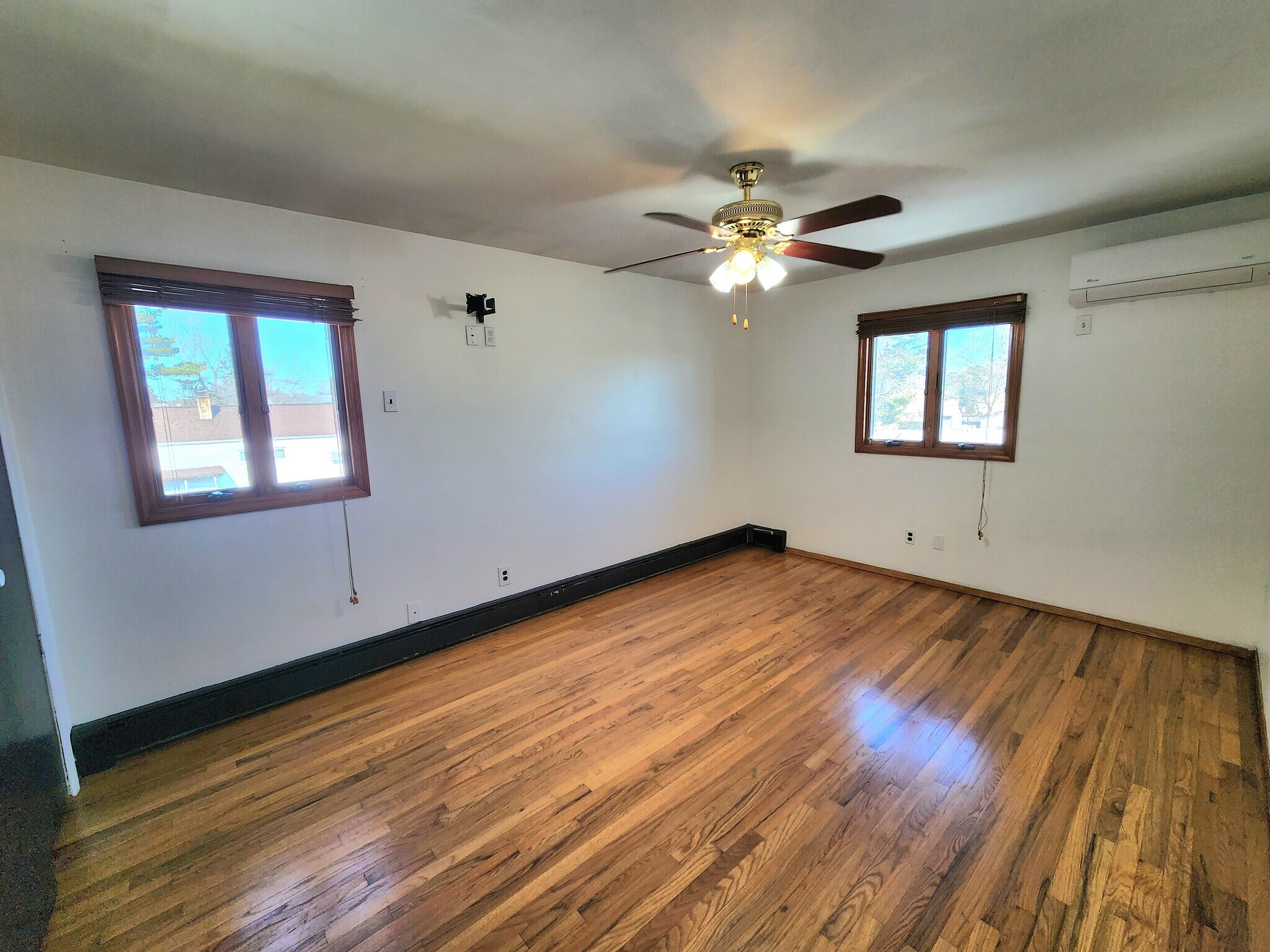 Building Photo - 30 Wilson St