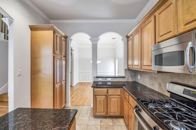 Building Photo - 126 Detering St