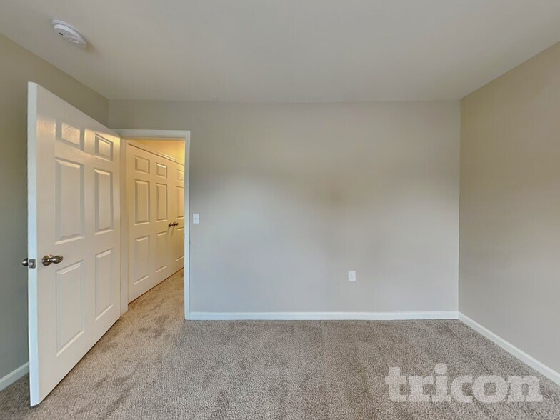 Building Photo - 9514 Parkridge Dr