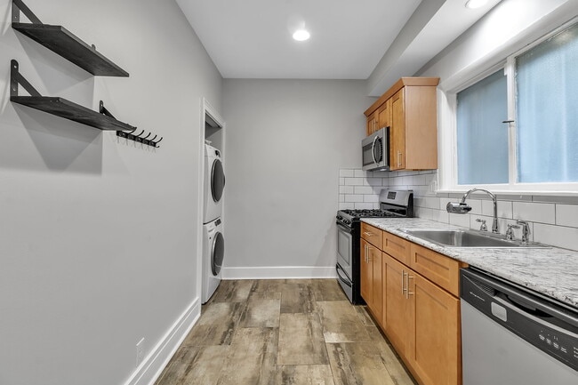 Building Photo - 105 Mariner St