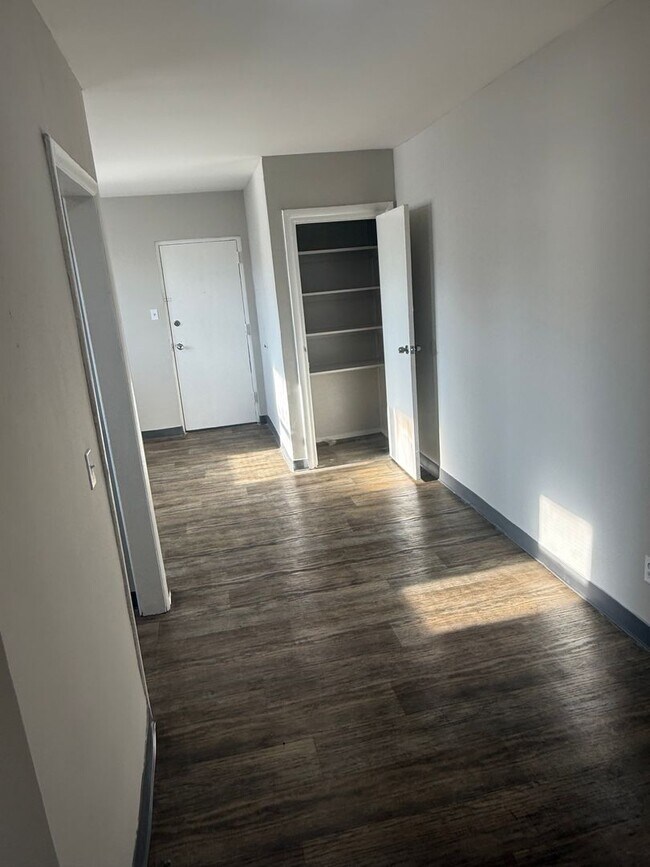 Building Photo - Mayflower Apartments