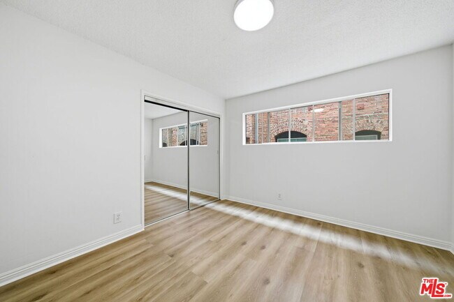 Building Photo - 4100 W 1st St