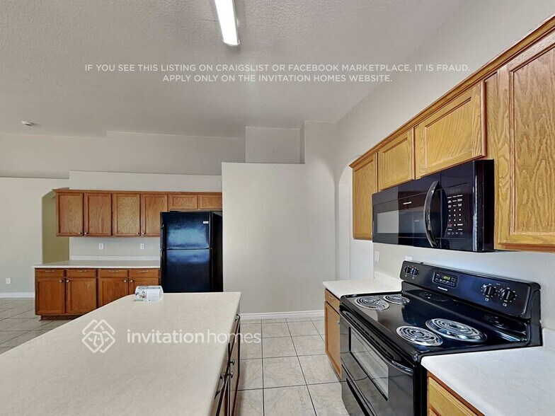 Building Photo - 1530 W St Anne Ave