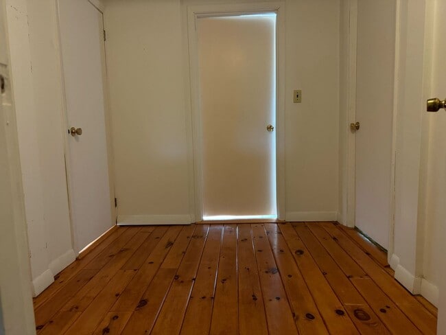 Building Photo - 5 Bedroom 2 Bathroom Home in Idyllic Neighborhood (CURRENTLY UNDER CONTRACT)