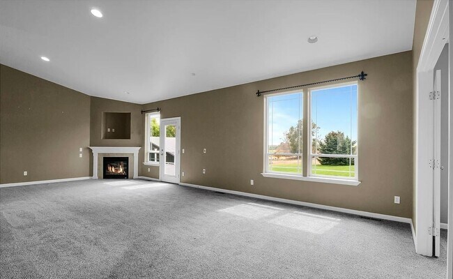 Building Photo - 10365 Rd 5.6 NE