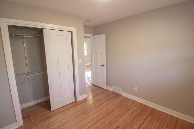 Building Photo - 715 Bluffdale Dr