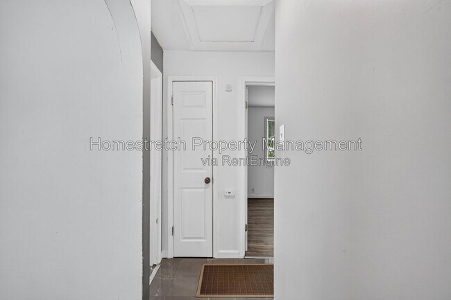 Building Photo - 6006 Cascade Dr