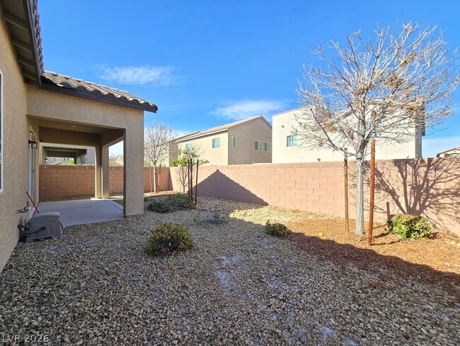 Building Photo - 8090 Ancient Oaks Ave