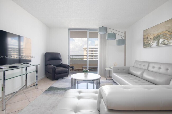 Building Photo - 5555 Collins Ave