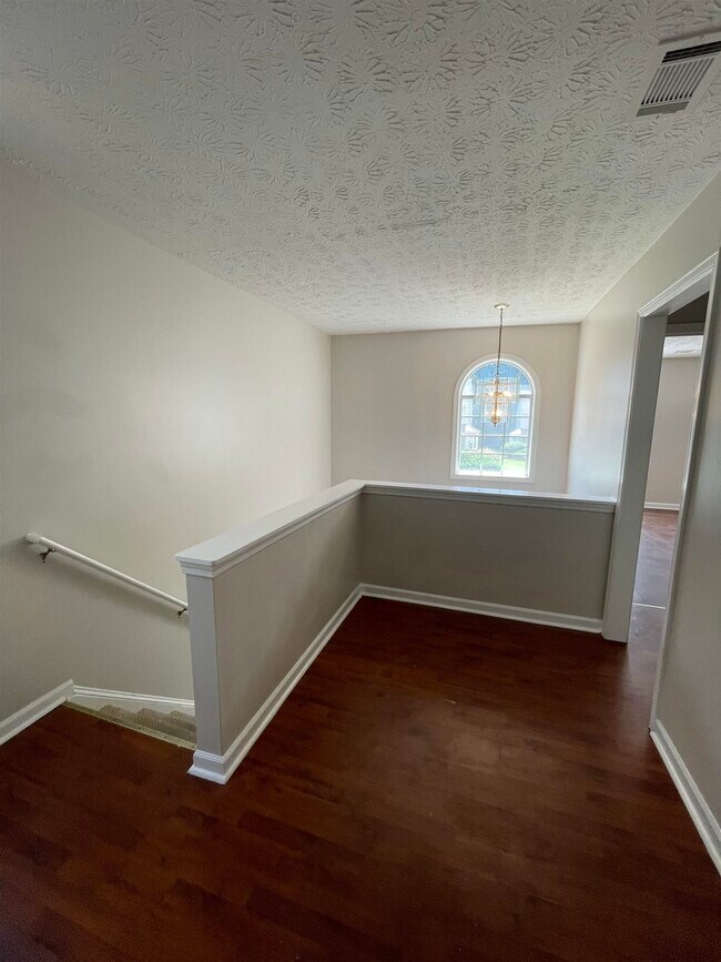 Building Photo - 347 Parkview Manor Dr