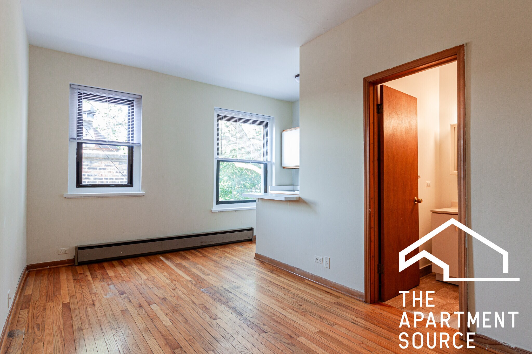 Building Photo - 633 W Barry Ave