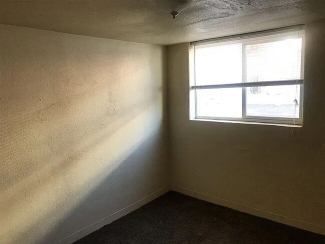 Building Photo - "Charming 1-Bedroom on Adams Ave – 800 Sq. Ft. of Comfort in South Ogden!"