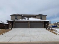Building Photo - 403 Red Robin St