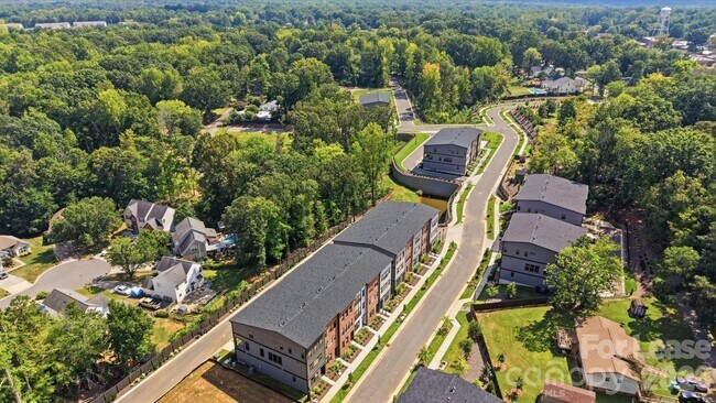 Building Photo - 236 Old Town Vlg Rd