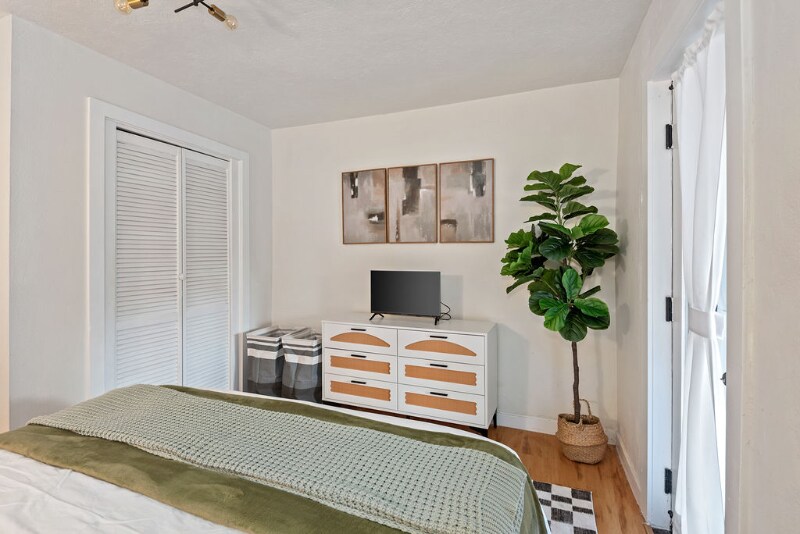 Building Photo - 14004 SE River Rd