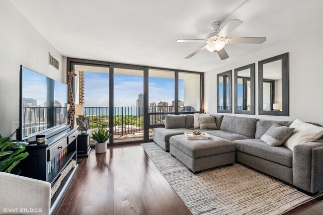 Building Photo - 1636 N Wells St