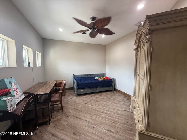 Building Photo - 10933 N Runway Cir