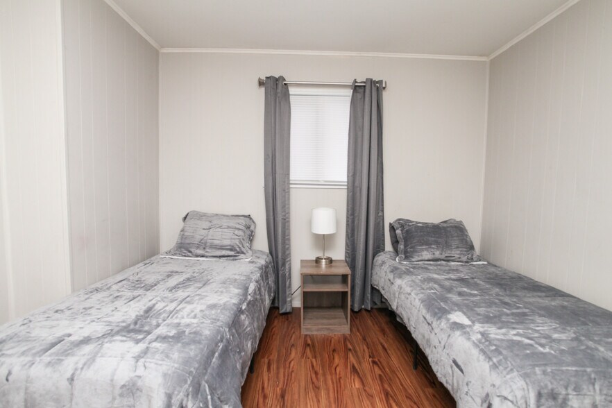 Building Photo - 1025 N Jefferson St