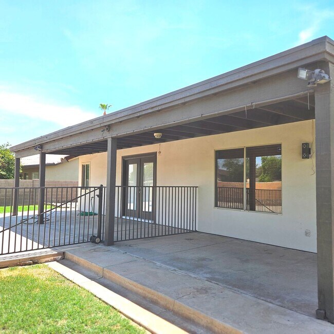 Building Photo - Pool home available now!