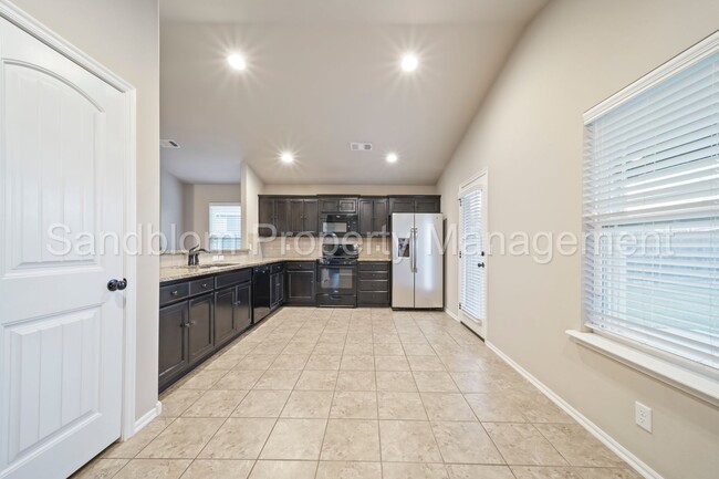 Building Photo - FOR LEASE | Jenks Home | 4 Bed, 2.5 Bath $...