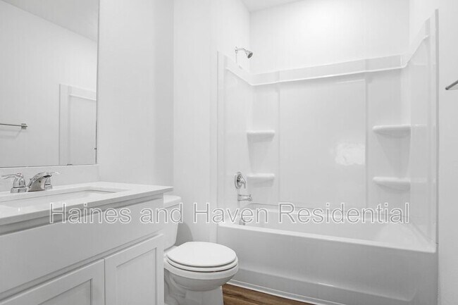 Building Photo - 5714 Somerset Dr