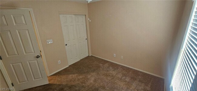 Building Photo - 11043 African Sunset St