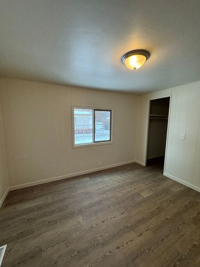 Building Photo - Newly renovated 3 bed 2 bath