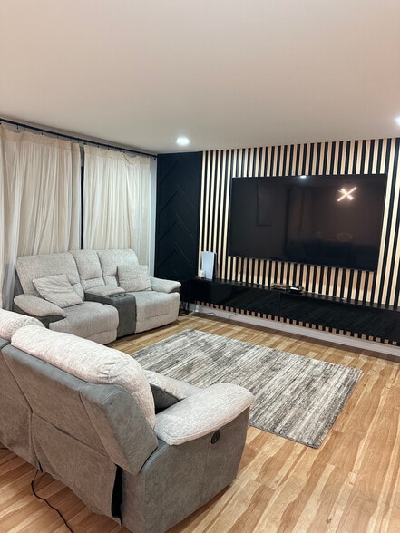 Livig - 7881 Sheffield Dr