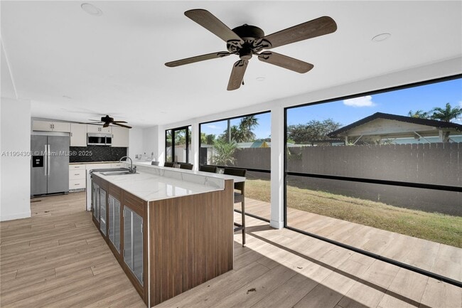 Building Photo - 14970 Leisure Dr