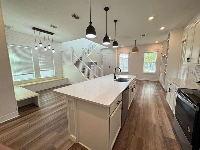 Building Photo - 15024 Stuttgart Aly