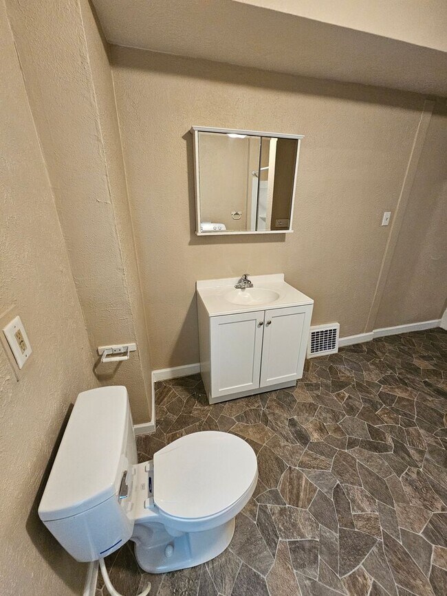 Building Photo - 519 Howard St