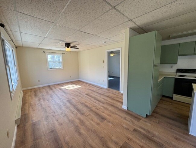 Building Photo - Private 1 Bedroom/ 1 Bath Apartment