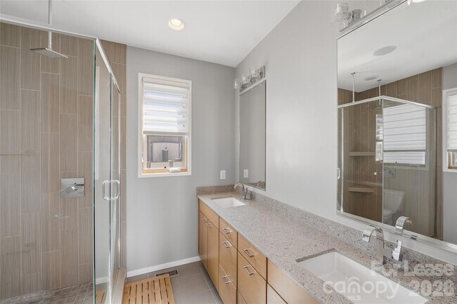 Building Photo - 919 Westbrook Dr