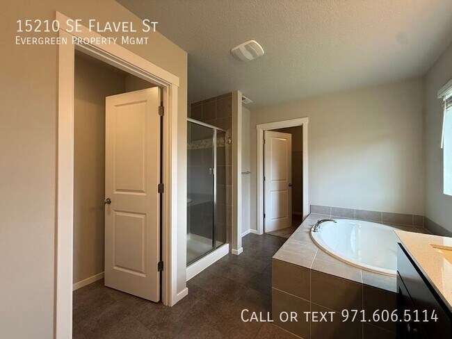 Building Photo - 15210 SE Flavel St