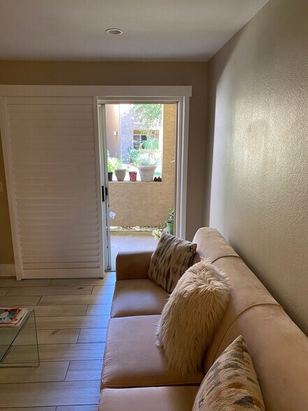 Building Photo - 2380 Del Mar Way